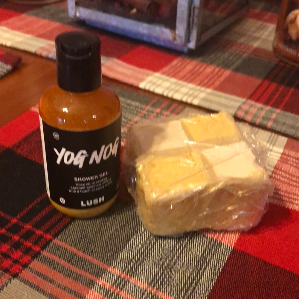 Lush Yog Nog Shower gel and bubble bar